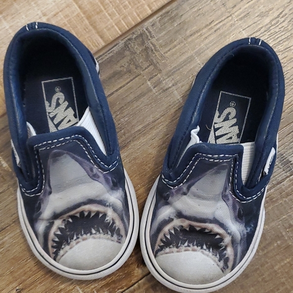 Vans - Picture 3 of 3